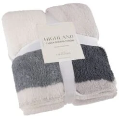 B&M Highland Mono Check Sherpa Doublesided Throw